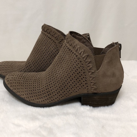 Earth Women’s Peak Perry Suede Booties - Picture 4 of 13